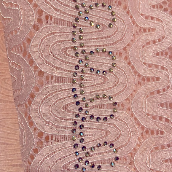 Pink lace scarf with diamond decals - Picture 5 of 5